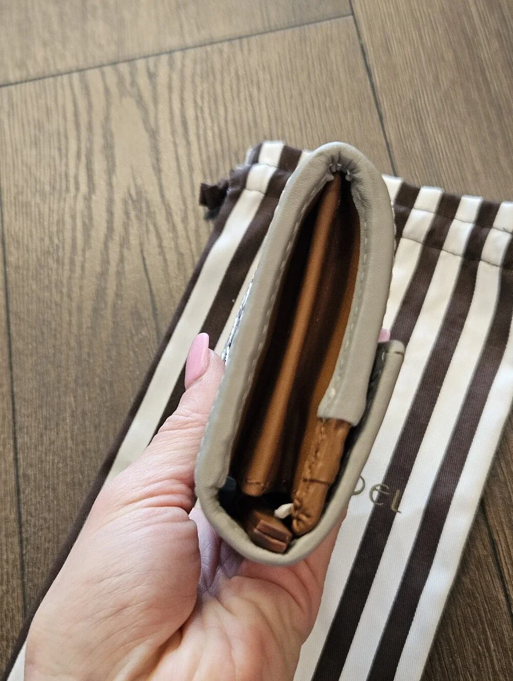 NWT Henri Bendel Miss B Slim Continental Plus Wallet White Multi With Dustbag